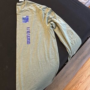 NWT Men’s long sleeve t-shirt